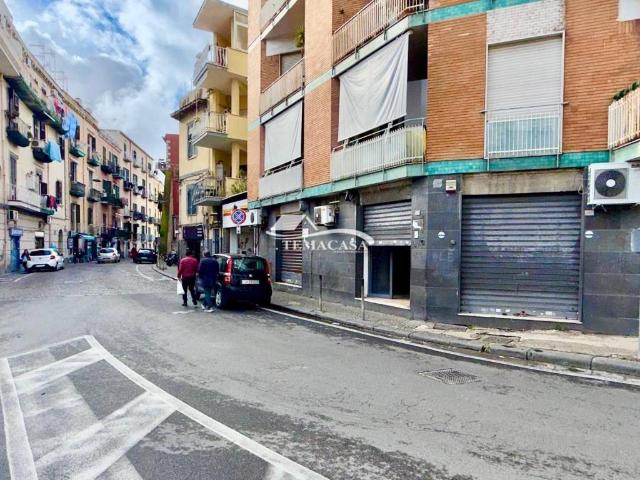 Locale Commerciale in vendita a Rione Bognar, Pozzuoli