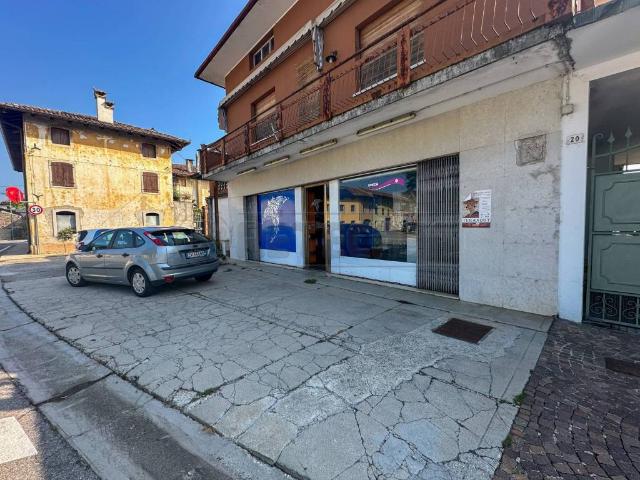 Locale Commerciale in vendita a Pozzuolo Del Friuli, Friuli-Venezia Giulia
