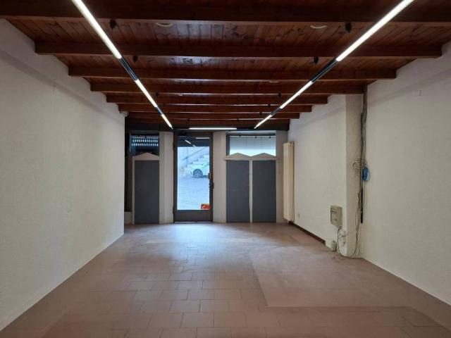 Locale Commerciale in vendita a Pradalunga, Lombardia
