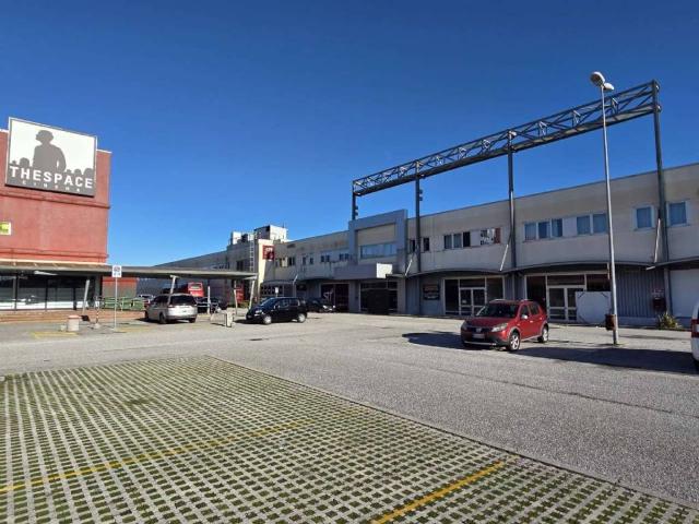 Locale Commerciale in vendita a Pradamano, Friuli-Venezia Giulia