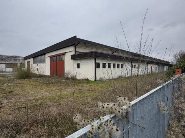 Locale Commerciale in vendita a Pramaggiore, Veneto