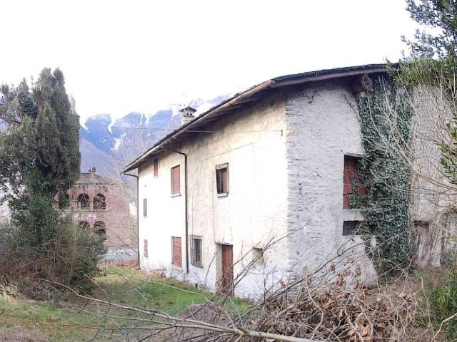 Locale Commerciale in vendita a Pizzo, Prata Camportaccio