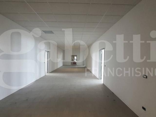 Locale Commerciale in vendita a Prata Di Pordenone, Friuli-Venezia Giulia
