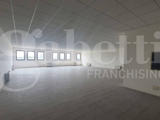 Locale Commerciale in vendita a Prata Di Pordenone, Friuli-Venezia Giulia