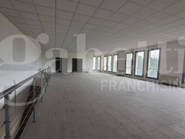 Locale Commerciale in vendita a Prata Di Pordenone, Friuli-Venezia Giulia