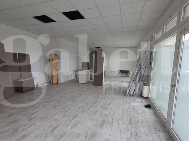 Locale Commerciale in vendita a Prata Di Pordenone, Friuli-Venezia Giulia
