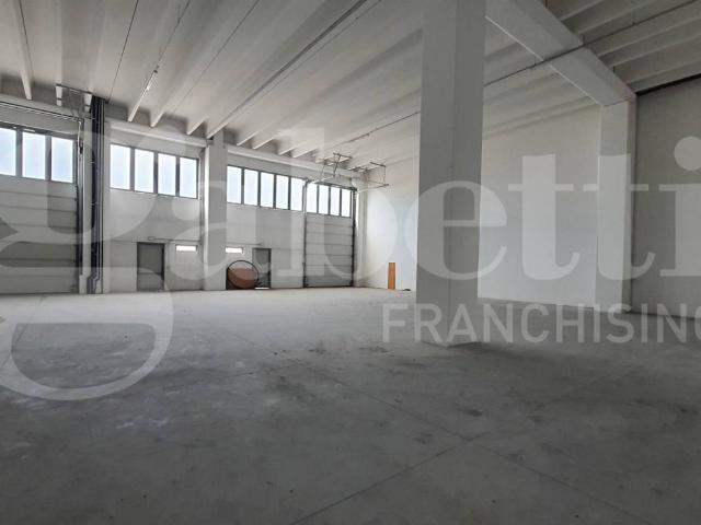 Locale Commerciale in vendita a Prata Di Pordenone, Friuli-Venezia Giulia