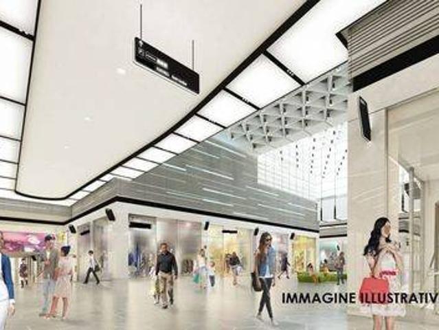 Locale Commerciale in vendita a Mezzana, Prato