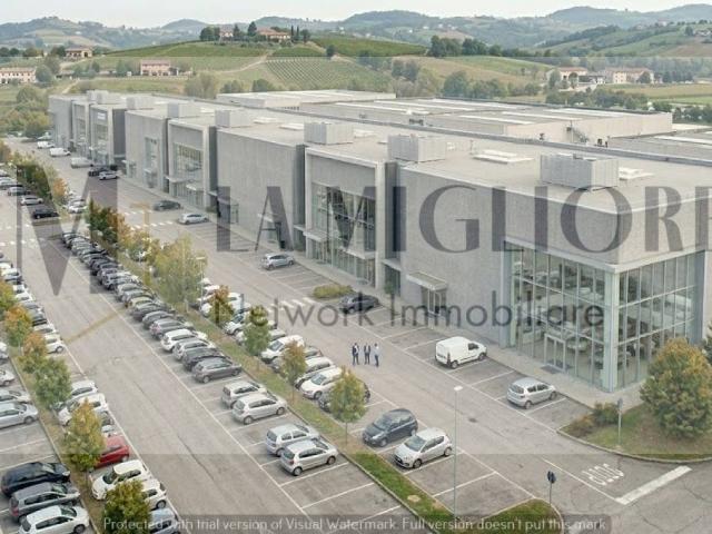 Locale Commerciale in vendita a Le Badie, Prato