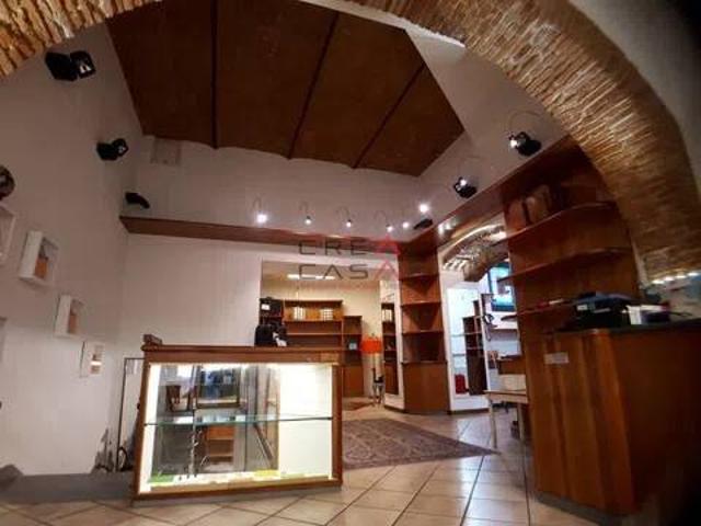 Locale Commerciale in vendita a Prato, Toscana