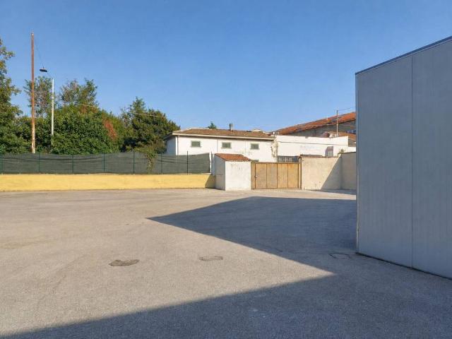 Locale Commerciale in vendita a San Paolo, Prato