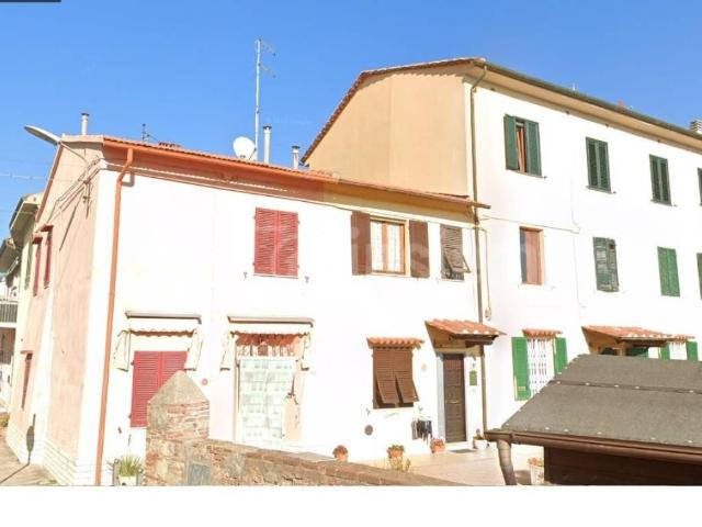 Locale Commerciale in vendita a Sant'Ippolito, Prato