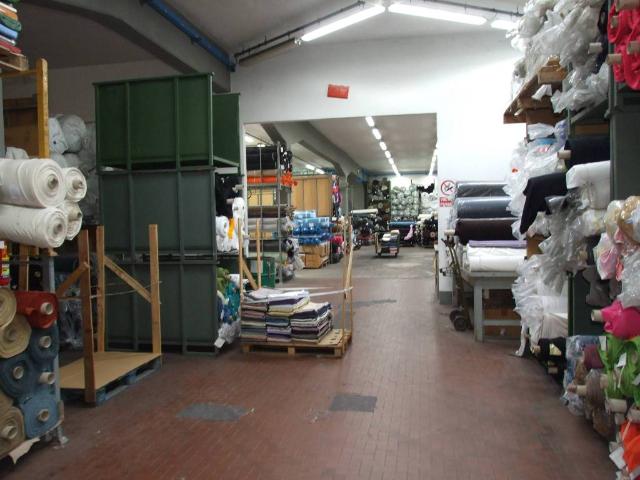 Locale Commerciale in vendita a San Paolo, Prato