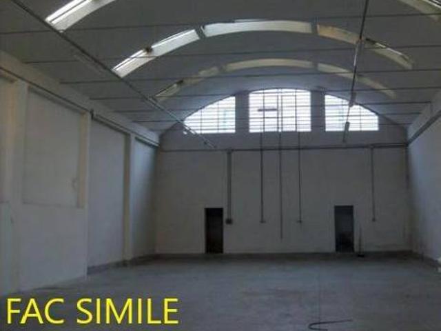 Locale Commerciale in vendita a Mezzana, Prato