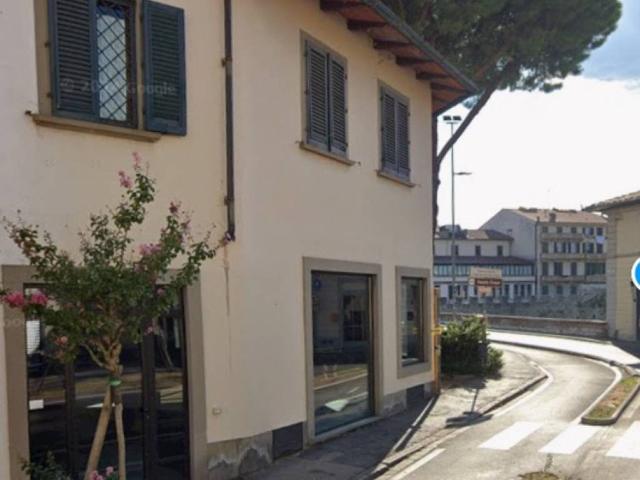 Locale Commerciale in vendita a I lecci, Prato