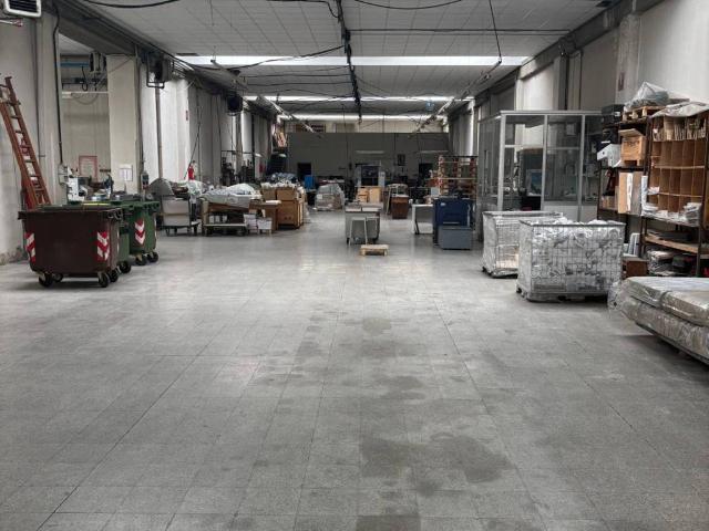 Locale Commerciale in vendita a San Paolo, Prato