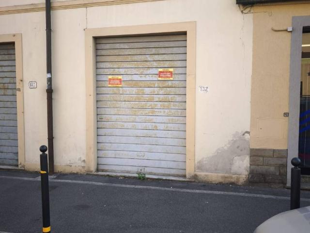 Locale Commerciale in vendita a San Paolo, Prato
