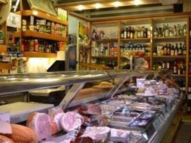 Locale Commerciale in vendita a Centro Direzionale, Prato