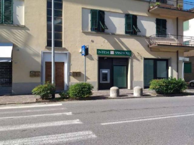 Locale Commerciale in vendita a Pratovecchio Stia, Stia