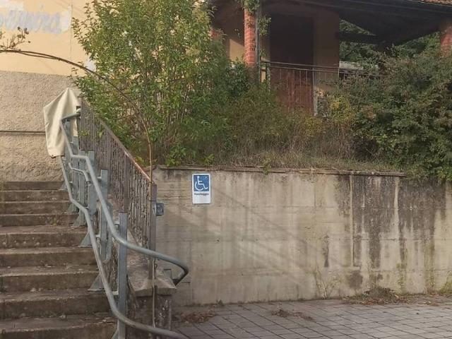 Locale Commerciale in vendita a Pratovecchio Stia, Pratovecchio