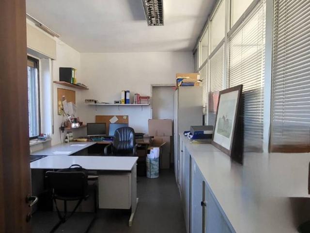 Locale Commerciale in vendita a Pregnana Milanese, Lombardia