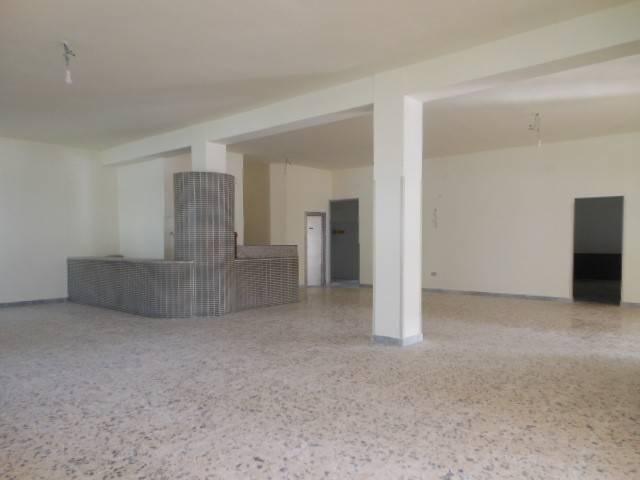 Locale Commerciale in vendita a Presenzano, Campania
