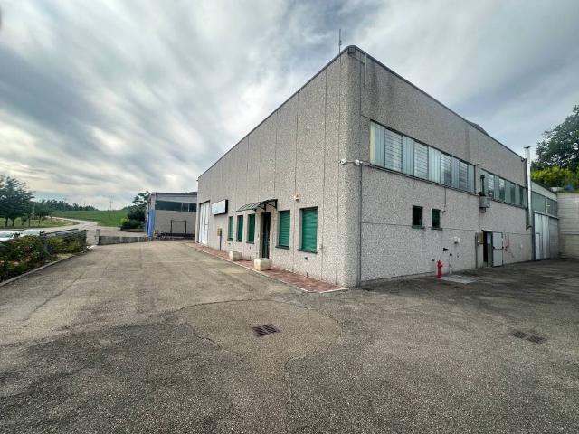 Locale Commerciale in vendita a Unione dei comuni del Distretto Ceramico, Prignano Sulla Secchia