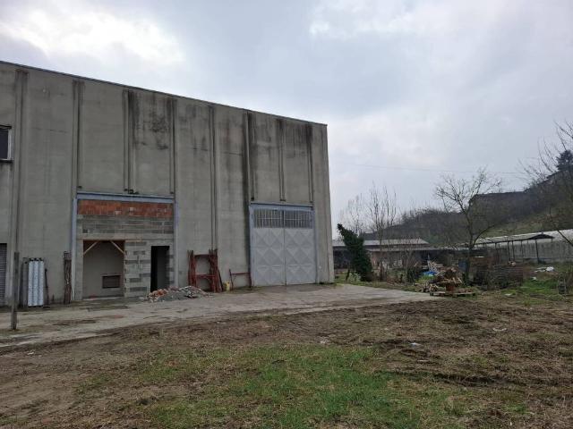 Locale Commerciale in vendita a Piemonte, Cuneo