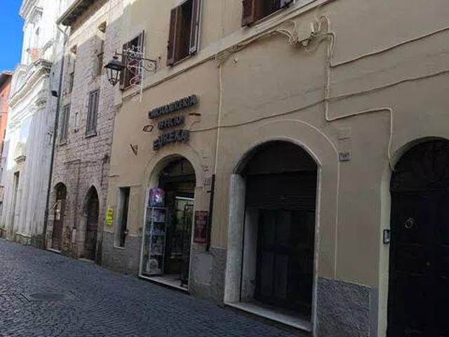 Locale Commerciale in vendita a Priverno, Lazio