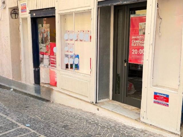 Locale Commerciale in vendita a Corricella, Procida