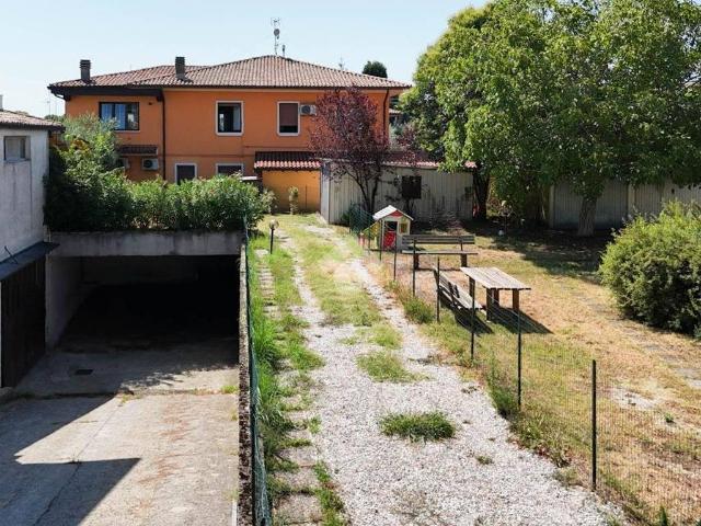 Locale Commerciale in vendita a Puegnago, Lombardia