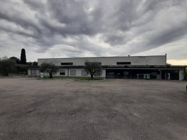 Locale Commerciale in vendita a Puegnago, Lombardia
