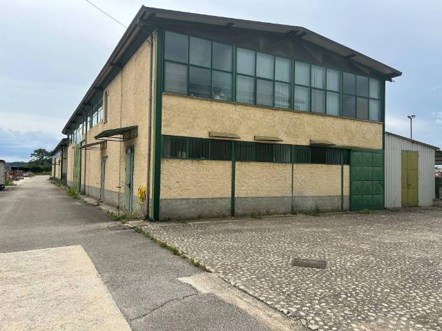 Locale Commerciale in vendita a Puglianello, Campania