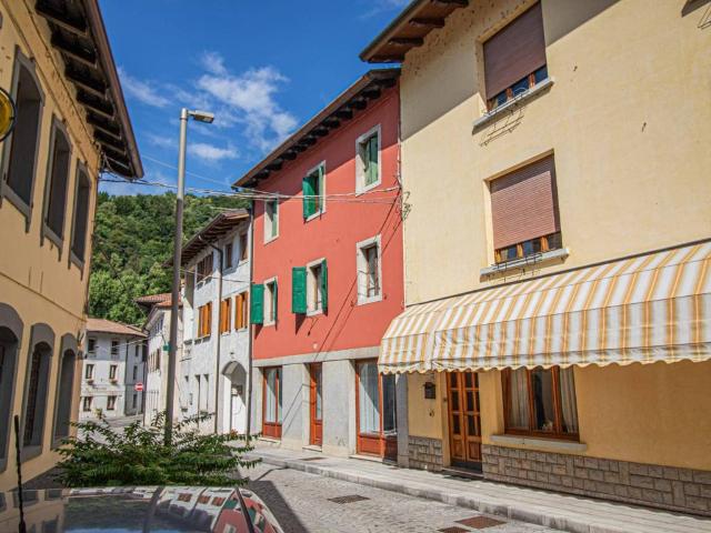 Locale Commerciale in vendita a Pulfero, Friuli-Venezia Giulia
