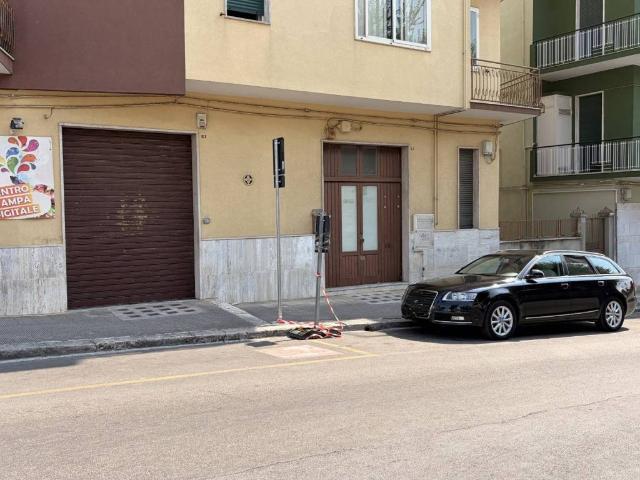 Locale Commerciale in vendita a Puglia, Bari