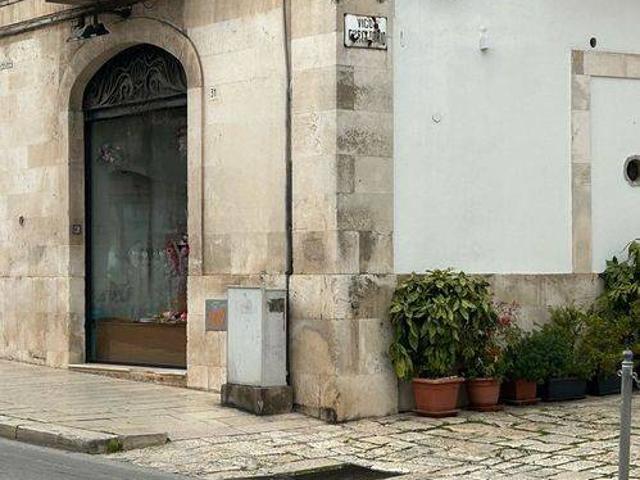 Locale Commerciale in vendita a Puglia, Bari
