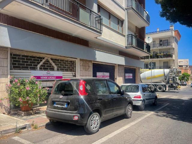 Locale Commerciale in vendita a Puglia, Bari