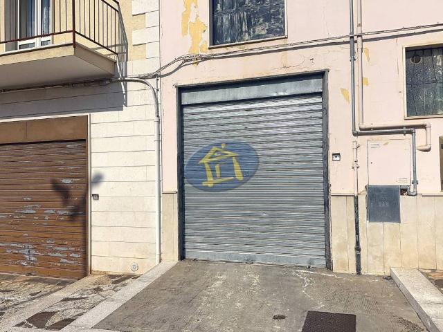 Locale Commerciale in vendita a Puglia, Bari