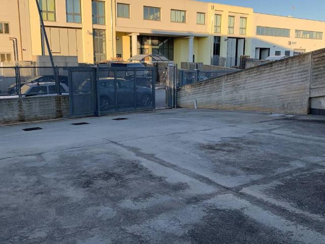 Locale Commerciale in vendita a Puglia, Bari
