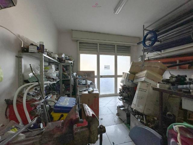 Locale Commerciale in vendita a Puglia, Bari