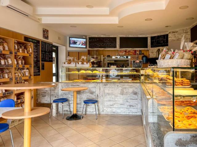 Locale Commerciale in vendita a Puglia, Bari