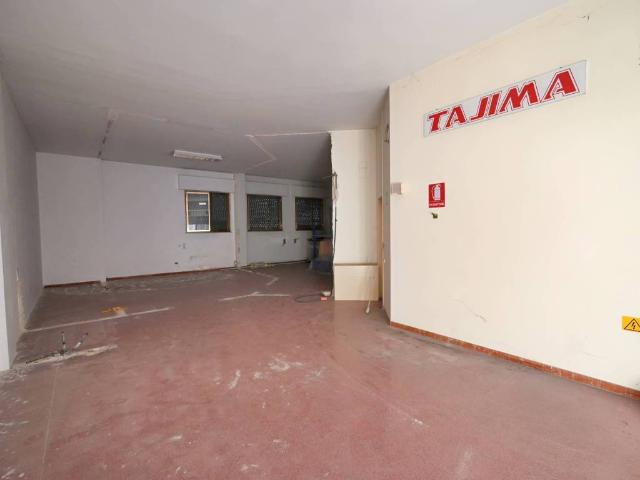 Locale Commerciale in vendita a Puglia, Bari
