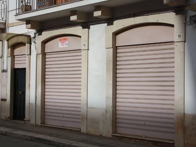 Locale Commerciale in vendita a Puglia, Bari