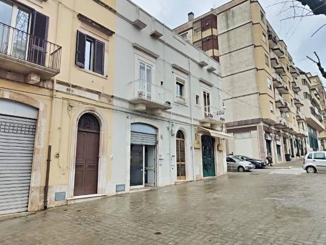 Locale Commerciale in vendita a Puglia, Bari