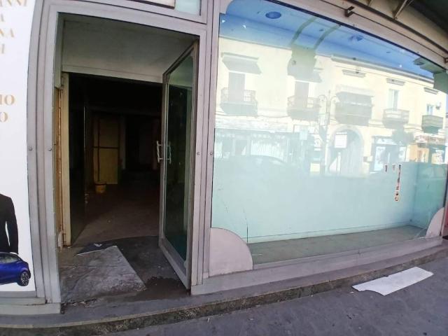 Locale Commerciale in vendita a Qualiano, Campania
