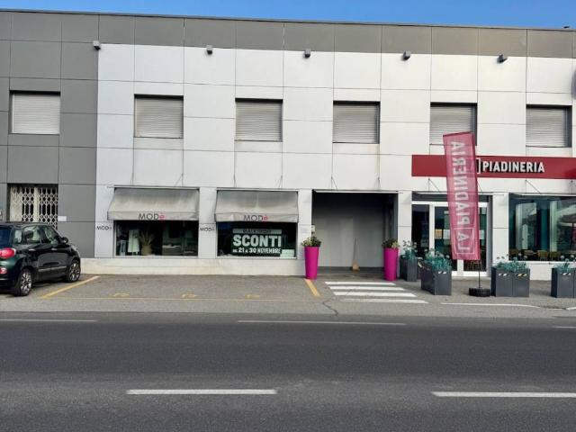 Locale Commerciale in vendita a Piemonte, Biella