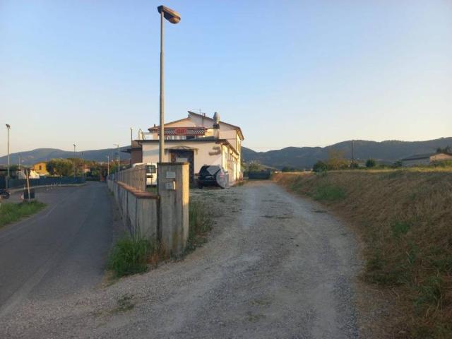 Locale Commerciale in vendita a Quarrata, Toscana
