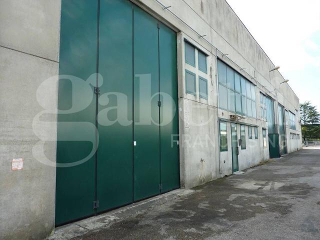 Locale Commerciale in vendita a Quarto D'altino, Veneto