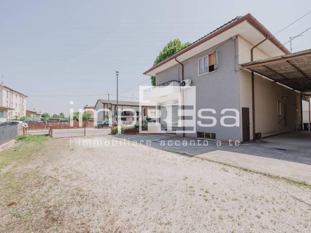Locale Commerciale in vendita a Quarto D'altino, Veneto