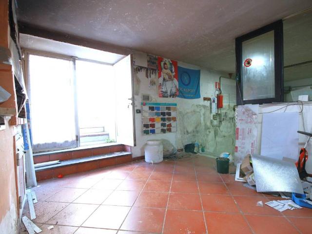 Locale Commerciale in vendita a Quarto, Campania